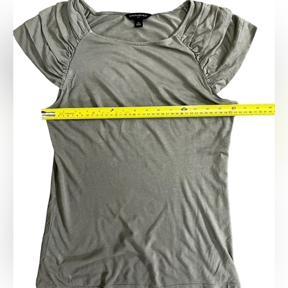 Banana Republic Ruffle Sleeve Top Khaki Green Modal - Picture 6 of 9
